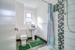 Budget 1-Bed Flat in Manchester - 3