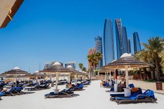 Serene 3BR Splendor Retreat at Corniche Beach - Abu Dhabi - 6