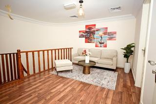 Serene 3BR Splendor Retreat - Elegant Stay Near Corniche Beach & Heritage Park - 1