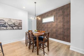 Modern new 4BR Home near NoDa & Downtown - 4