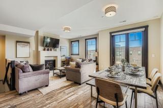 Tranquil Blackstone Getaway townhouse - 9