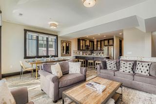 Tranquil Blackstone Getaway townhouse - 6