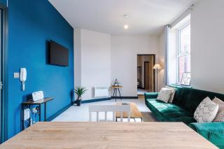 Bright Flat with Wifi, Close to Beach! - 7