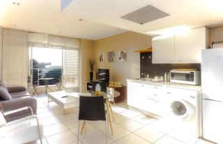 Modern Sunny De Waterkant Studio - 6