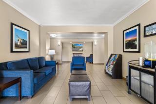 Comfort Inn & Suites Lancaster Antelope Valley - Lancaster - 2