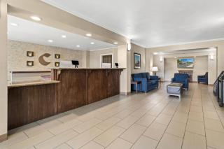 Comfort Inn & Suites Lancaster Antelope Valley - Lancaster - 1