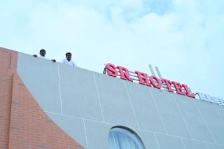 SR Hotel Restaurant & Cafe - 9