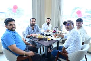 SR Hotel Restaurant & Cafe - 8