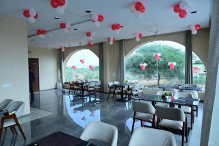 SR Hotel Restaurant & Cafe - 4