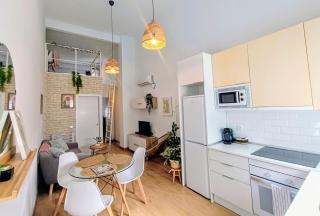 Tourist loft, 6 metro stops to center, AC & 2BR & WiFi - 0