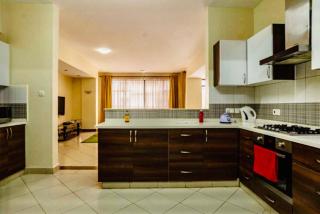 Vibrant 2-Bedroom Apartment - Pool, Gym and Prime Location - 4