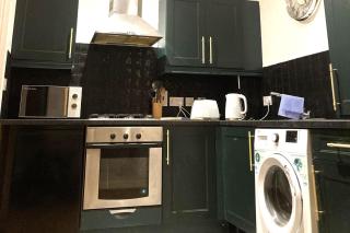 City Apartment - Sleeps 4 & Free Parking - Belfast - 0