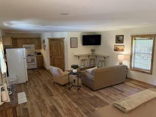 Cozy Dragon's Nest Cabin Retreat - 2