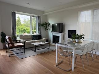 Roger & May's Cabin - Vancouver - 2