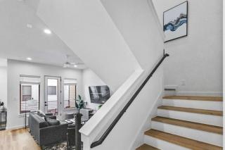 Luxury 3 Townhome Bundle Sleeps 33 Gated Near Med Center NRG Houston TX - Houston - 2