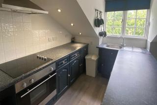 Apartment - Sleeps 4 & Excellent Transport Links - 6