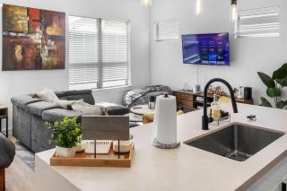 Upscale 3BR Crib Sleeps 12 Garage Gym Access - 8