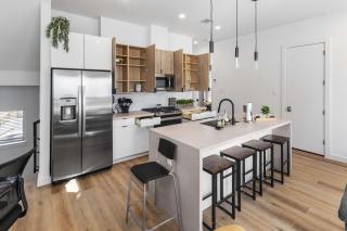 Upscale 3BR Crib Sleeps 12 Garage Gym Access - Houston - 1