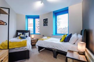 Modern 2 Bed Flat Near Wigan Centre by Eason Stays, ideal for Weekend Getaways & Business Travellers with Free Parking! - 9