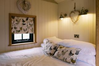 Poppie's Shepherds Hut at Shepherds Lodge Retreat and Wellness - 3