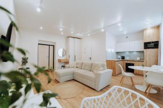 Step Out to Stores & Parks TOP - 1BR on Blvd - 0