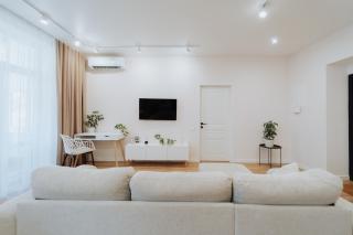 Stylish 1BR on Stefan cel Mare - Balcony & View - 4