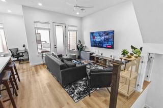 Modern 3BR Townhome Gated Sleeps 10 Parking - 8