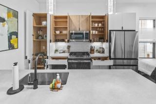 Modern 3BR Townhome Gated Sleeps 10 Parking - 4