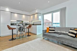 MODERN & SPACIOUS AIRPORT APARTMENT, Free Parking, Juliet Balcony and Super King Bed - Luton - 7