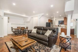 Captivating 1 BR Chalet Hideaway Prime Location - 9