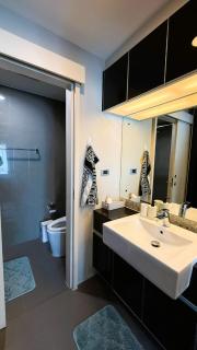 1BR Thonglor BTS InfinityPool overlooking city - 2