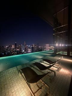 1BR Thonglor BTS InfinityPool overlooking city - 0