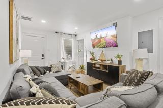 Group Bundle 6BR Sleeps 18 Near Midtown - 0