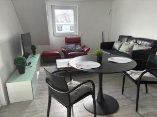 Moderne 3 ZWG mit Südbalkon in Seenähe - 0