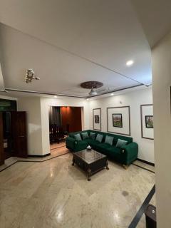 Luxury comfort home - Lahore - 9