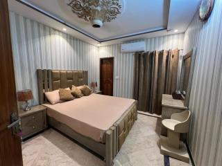 Luxury comfort home - Lahore - 8