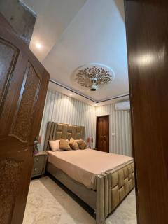 Luxury comfort home - Lahore - 3