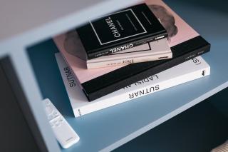 Cute designer little home near Castle! Backyard! - 2