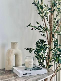 Cream Toned 1BR Suite with Parking Pool & Gym - 0