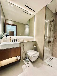 Cream Toned 1BR Suite with Parking Pool & Gym - 4