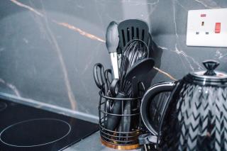 Furnished 1-Bed Studio - with Kitchen, WiFi - Birmingham - 3