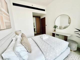 Chic 1BR with free Pool & Gym - Near Mall of Emirates - 7