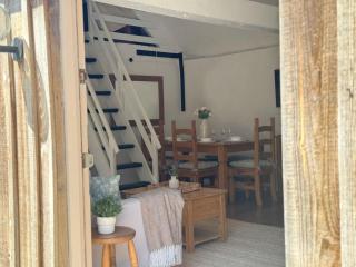The Smythy - Cotswolds Farm Stay - Lechlade - 6