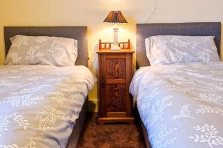 Tallis House, Sleeps 5, near City Centre, Free Parking, Long or Short Stays - by NMB Property - Manchester - 3