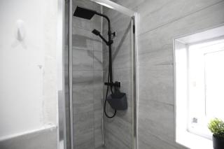 Dixon House, Sleeps 6, Free Parking, Long or Short Stays - by NMB Property - 5