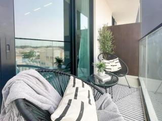 Sophisticated Studio Haven with Parking Pool and Gym - 8