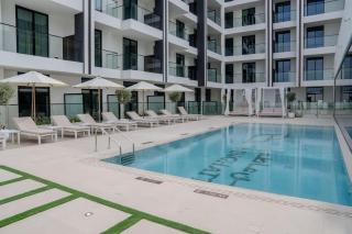 Sophisticated Studio Haven with Parking Pool and Gym - 4