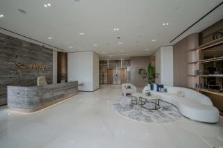 Sophisticated Studio Haven with Parking Pool and Gym - 1