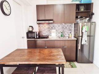 Casa Rosa1 2BR in BGC 5th Ave wifi 300 mbps 5 pax - Manila - 5