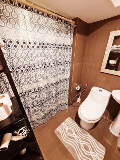 Casa Rosa1 2BR in BGC 5th Ave wifi 300 mbps 5 pax - Manila - 4